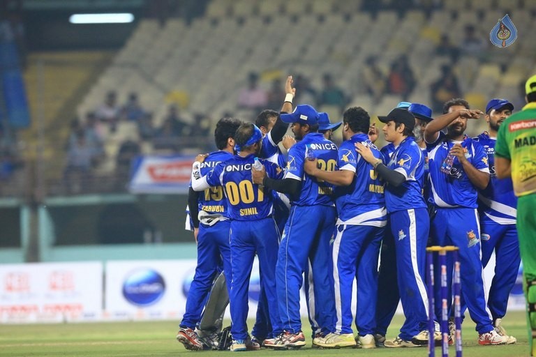 CCL 6 Kerala Strikers Vs Karnataka Bulldozers Match Photos - 26 / 51 photos