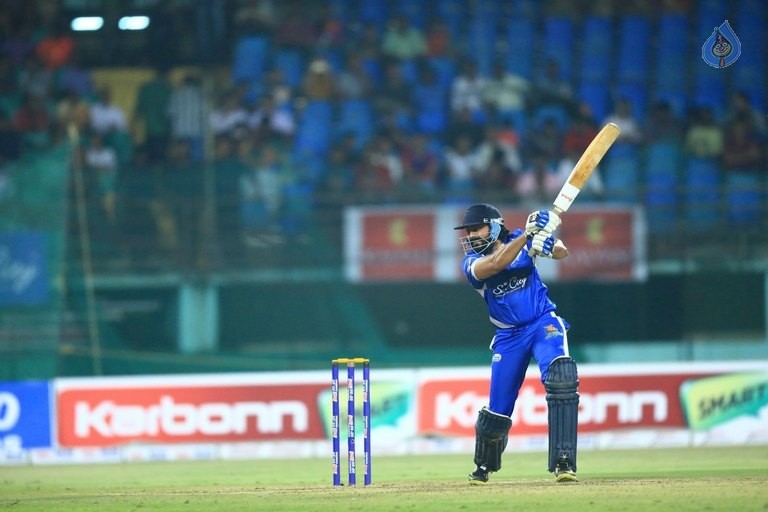 CCL 6 Kerala Strikers Vs Karnataka Bulldozers Match Photos - 27 / 51 photos