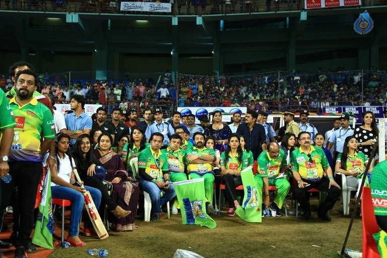 CCL 6 Kerala Strikers Vs Karnataka Bulldozers Match Photos - 33 / 51 photos