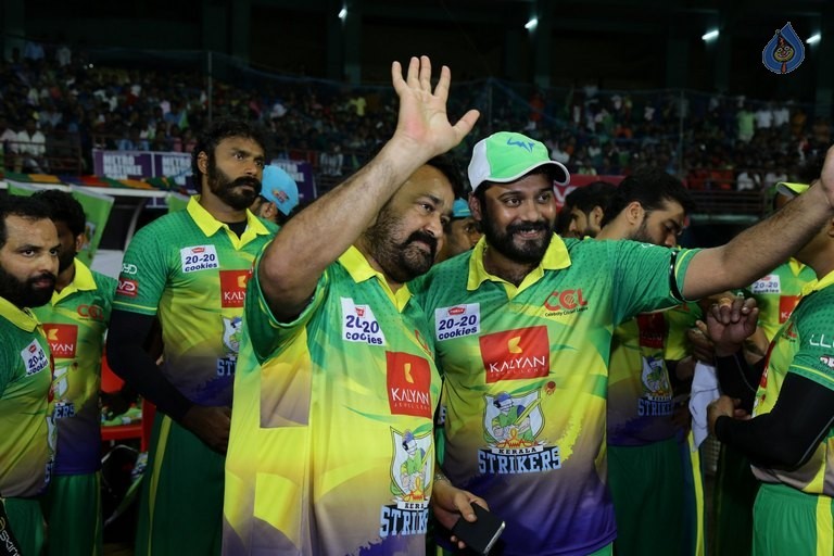 CCL 6 Kerala Strikers Vs Karnataka Bulldozers Match Photos - 40 / 51 photos