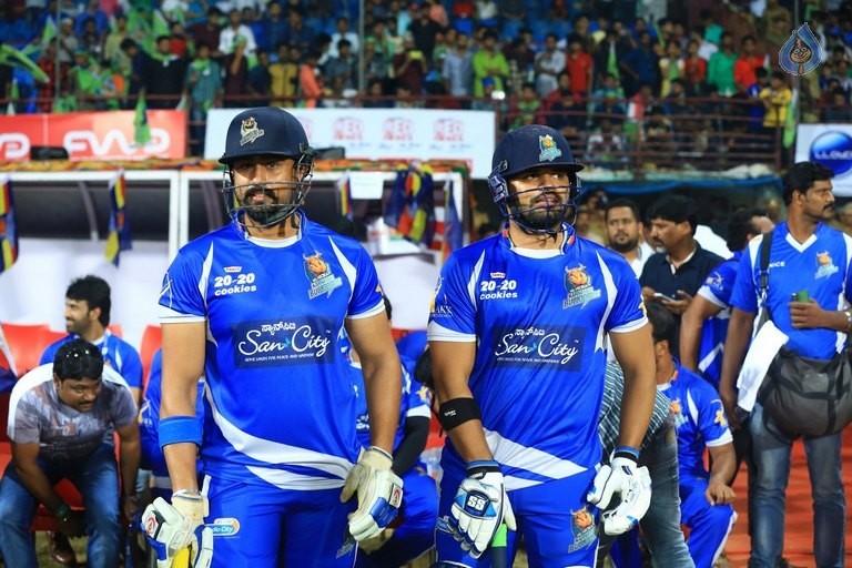 CCL 6 Kerala Strikers Vs Karnataka Bulldozers Match Photos - 48 / 51 photos