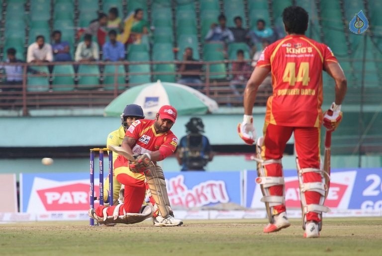 CCL 6 Telugu Warriors Vs Chennai Rhinos Match Photos - 34 / 126 photos