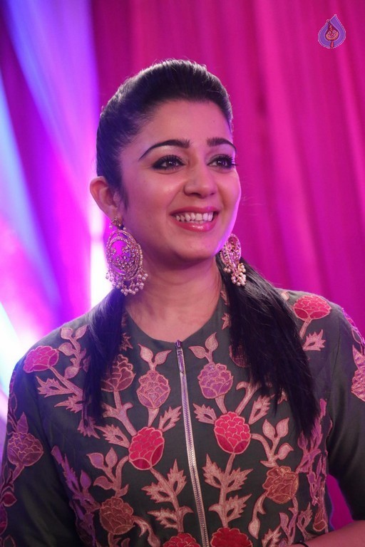 Celebrities at Apsara Awards 2016 - 15 / 105 photos