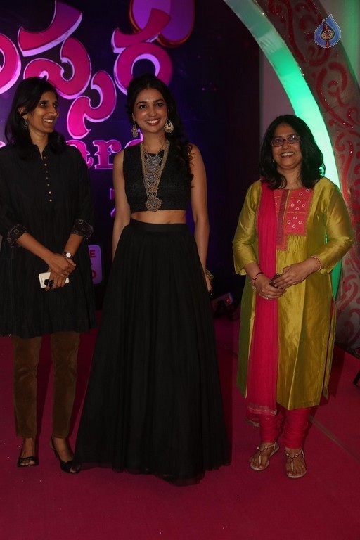 Celebrities at Apsara Awards 2016 - 61 / 105 photos