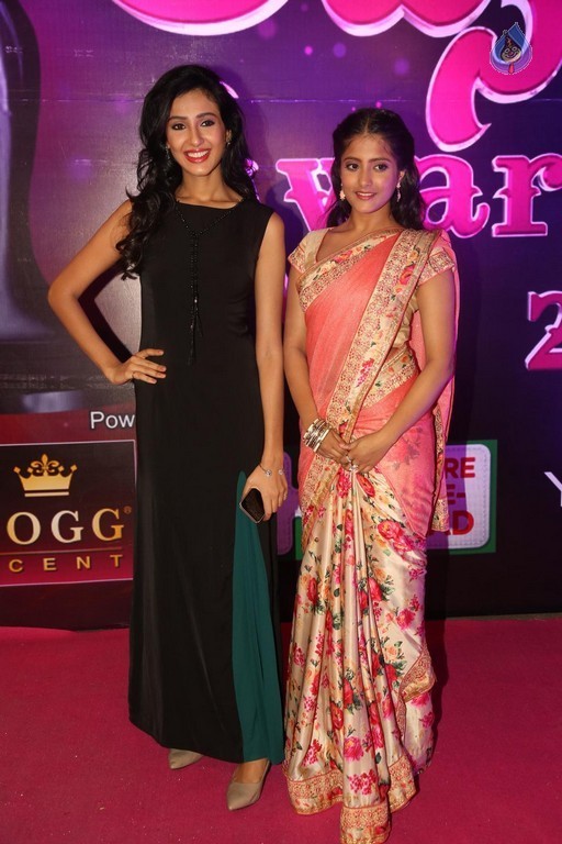 Celebrities at Apsara Awards 2016 - 92 / 105 photos