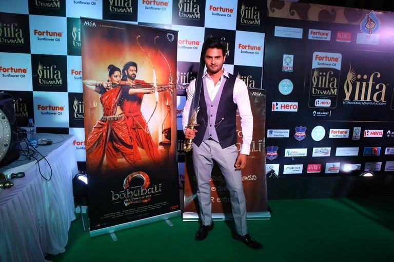 Celebrities at Baahubali VR Zone at IIFA - 15 / 39 photos