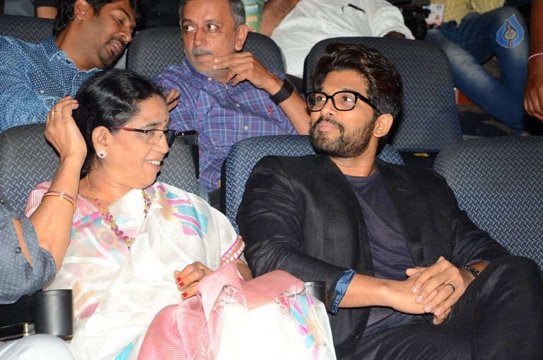 Celebrities at Devi Sri Prasad Live Show - 45 / 92 photos