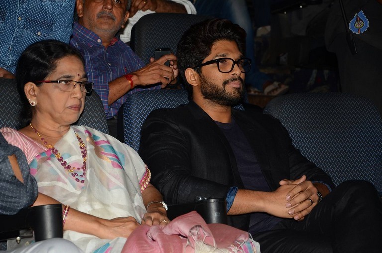 Celebrities at Devi Sri Prasad Live Show - 51 / 92 photos