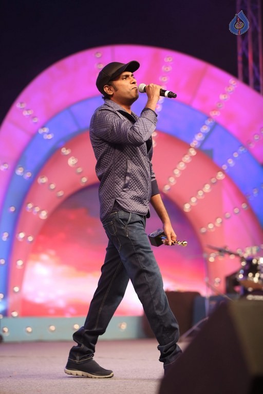 Celebrities at Gama Awards 2015 - 1 / 72 photos