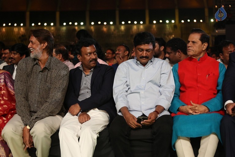 Celebrities at IIFA Utsavam Awards 2016 - 1 / 101 photos