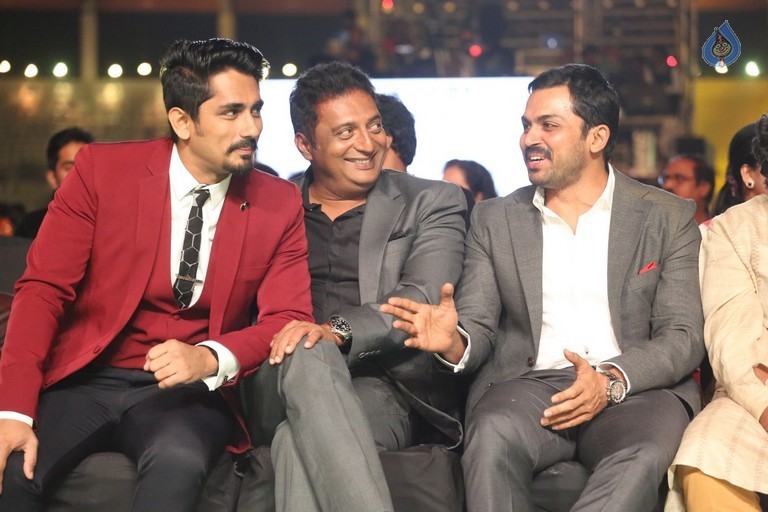 Celebrities at IIFA Utsavam Awards 2016 - 91 / 101 photos