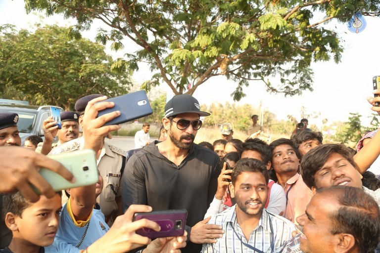 Celebrities at Infinity Ride 2016  - 28 / 81 photos