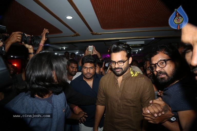 Celebrities at Jawaan Movie Premier Show - 1 / 35 photos