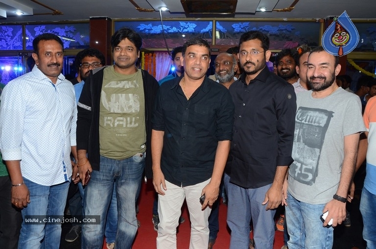 Celebrities at Jawaan Movie Premier Show - 7 / 35 photos