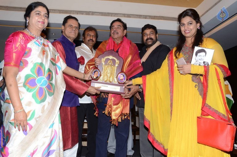 Celebrities at Khamosh Book Launch - 58 / 107 photos
