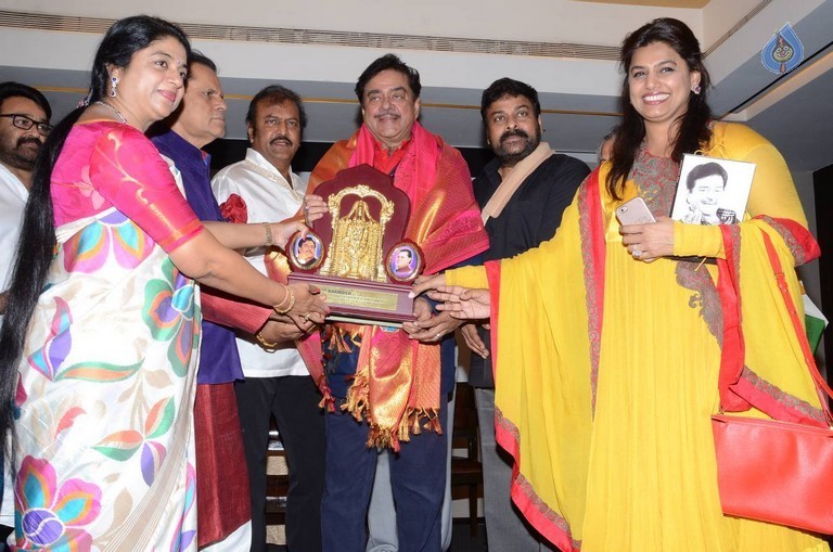 Celebrities at Khamosh Book Launch - 64 / 107 photos