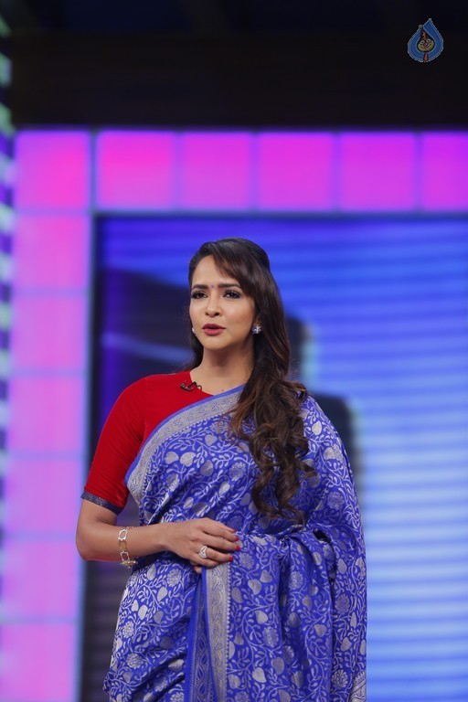 Celebrities at Memu Saitam 2016 - 27 / 124 photos