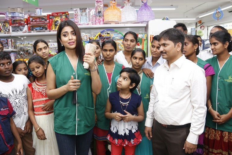 Celebrities at Memu Saitam 2016 - 42 / 124 photos