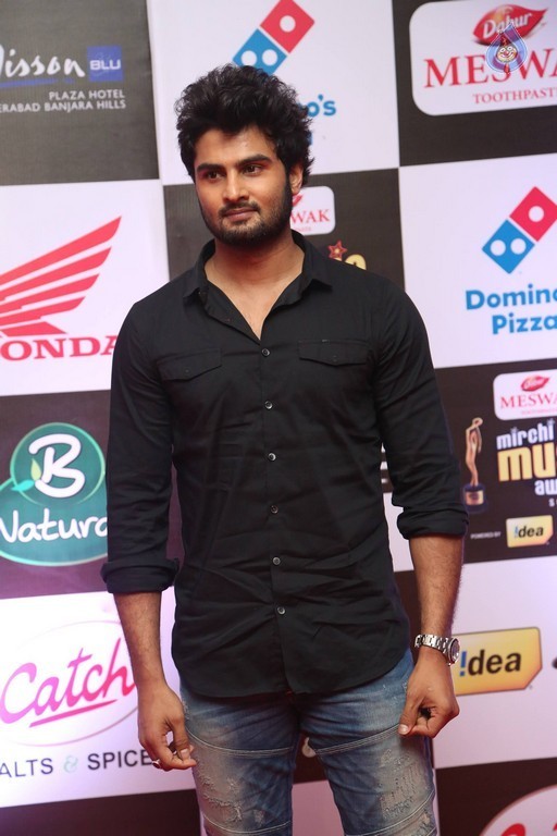 Celebrities at Mirchi Music Awards 2 - 24 / 60 photos