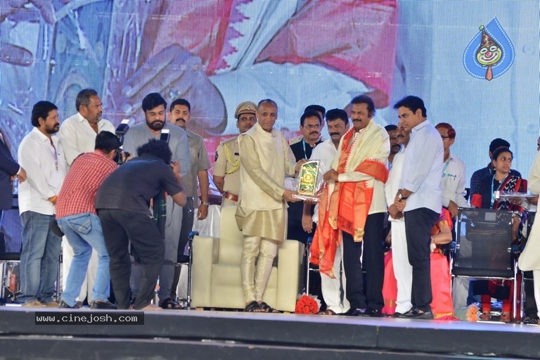 Celebrities at Prapancha Telugu MahaSabhalu Photos - 22 / 82 photos
