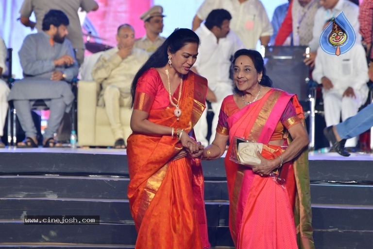 Celebrities at Prapancha Telugu MahaSabhalu Photos - 58 / 82 photos