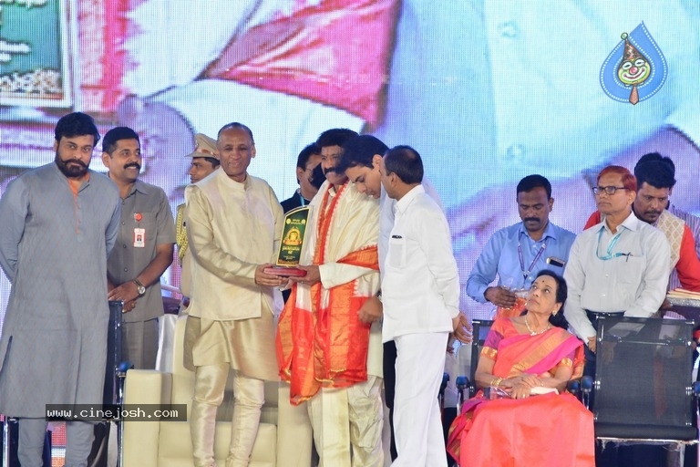 Celebrities at Prapancha Telugu MahaSabhalu Photos - 68 / 82 photos