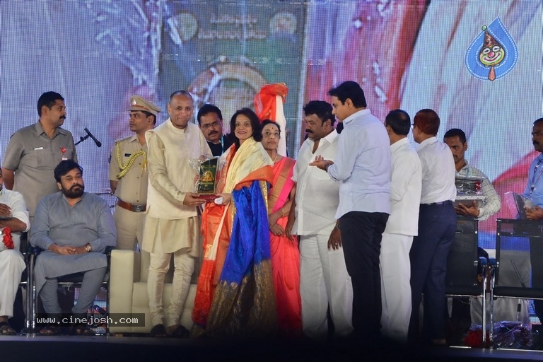 Celebrities at Prapancha Telugu MahaSabhalu Photos - 71 / 82 photos
