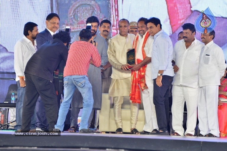 Celebrities at Prapancha Telugu MahaSabhalu Photos - 73 / 82 photos
