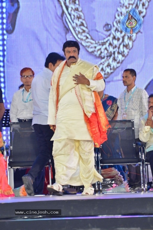 Celebrities at Prapancha Telugu MahaSabhalu Photos - 77 / 82 photos