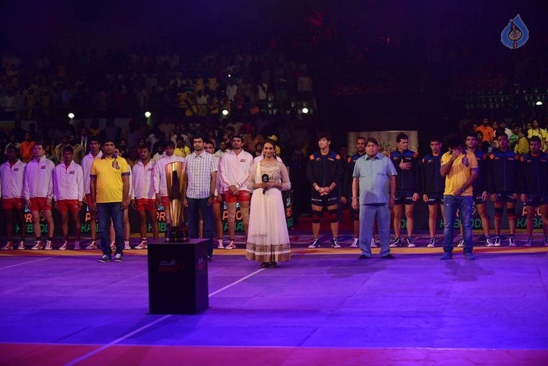 Celebrities at PRO Kabaddi Match - 4 / 48 photos
