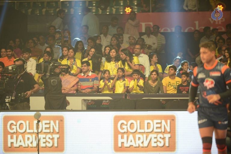 Celebrities at PRO Kabaddi Match - 44 / 48 photos
