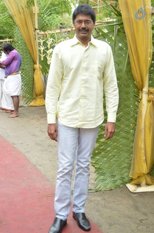Celebrities at Shanthnu and Keerthi Wedding - 2 / 93 photos