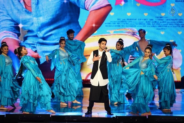 Celebrities at SIIMA 2016 Awards Day 2 - 25 / 32 photos