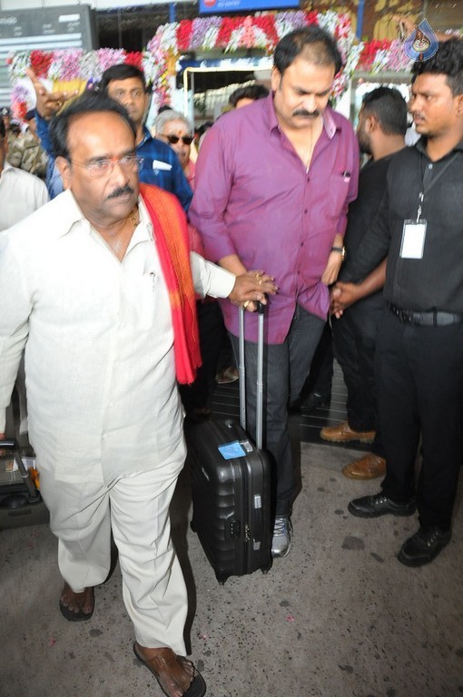 Celebrities at Vizag Airport - 16 / 42 photos