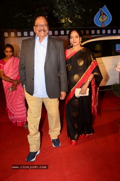 Celebrities at Zee Cine Awards 2018 Photos - 39 / 58 photos