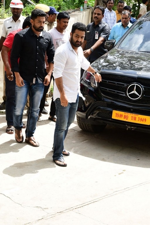 Celebrities Pay Homage To Nandamuri Harikrishna Set 1 - 21 / 58 photos