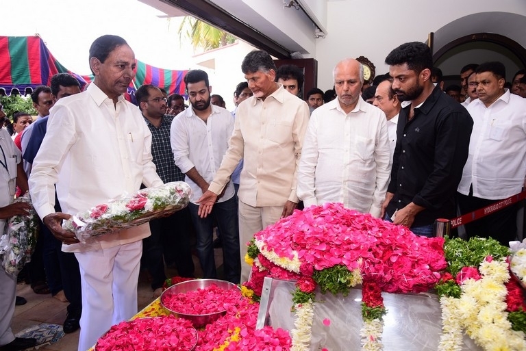 Celebrities Pay Homage To Nandamuri Harikrishna Set 2 - 5 / 30 photos