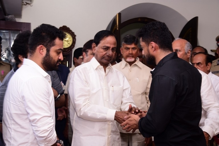 Celebrities Pay Homage To Nandamuri Harikrishna Set 2 - 13 / 30 photos