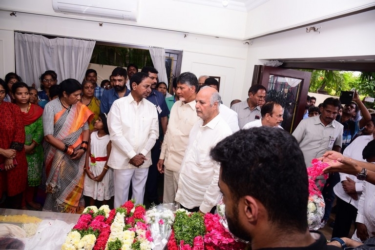 Celebrities Pay Homage To Nandamuri Harikrishna Set 2 - 18 / 30 photos