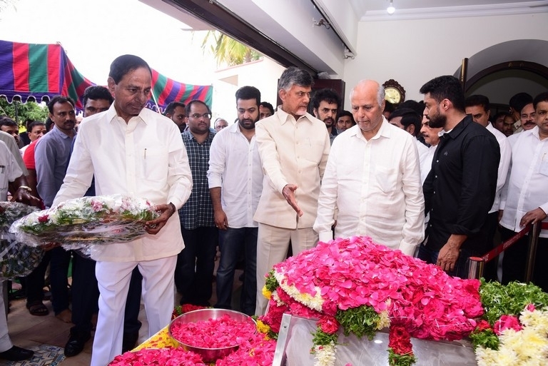 Celebrities Pay Homage To Nandamuri Harikrishna Set 2 - 20 / 30 photos