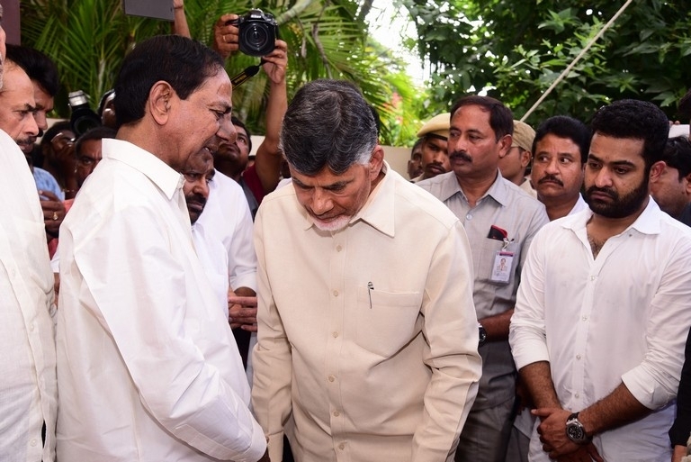 Celebrities Pay Homage To Nandamuri Harikrishna Set 2 - 24 / 30 photos