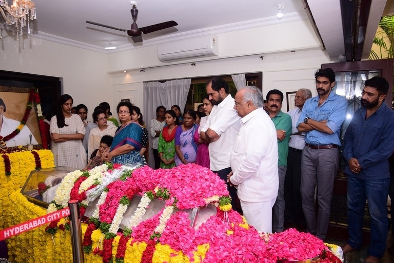 Celebrities Pay Homage To Nandamuri Harikrishna Set 3 - 4 / 39 photos