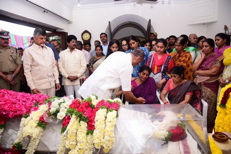 Celebrities Pay Homage To Nandamuri Harikrishna Set 3 - 5 / 39 photos