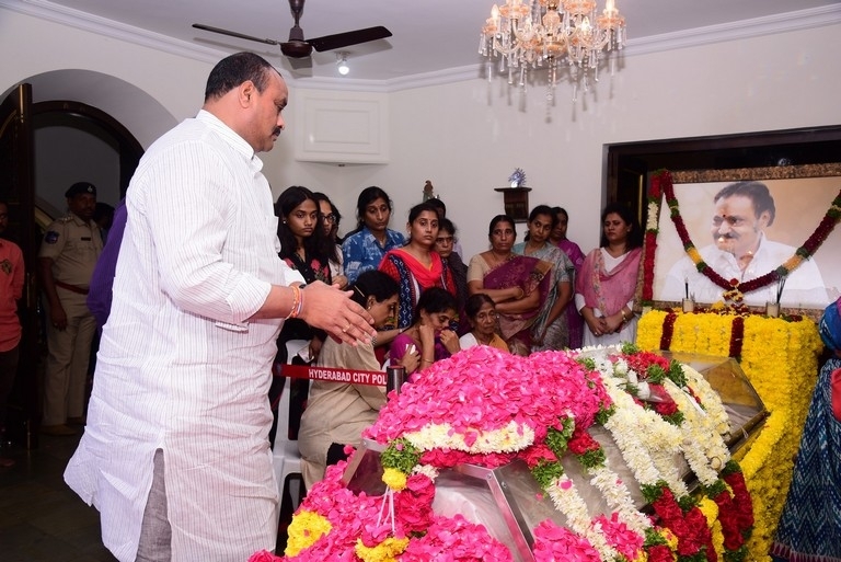 Celebrities Pay Homage To Nandamuri Harikrishna Set 3 - 14 / 39 photos