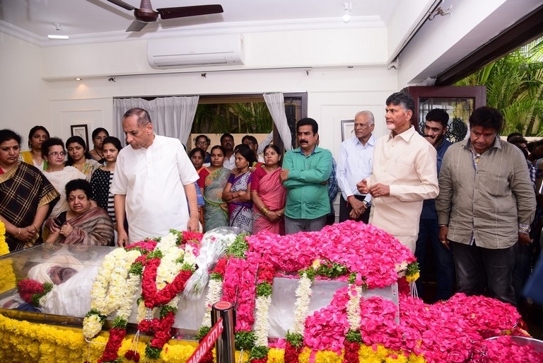 Celebrities Pay Homage To Nandamuri Harikrishna Set 3 - 16 / 39 photos