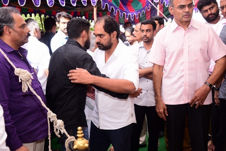 Celebrities Pay Homage To Nandamuri Harikrishna Set 3 - 18 / 39 photos