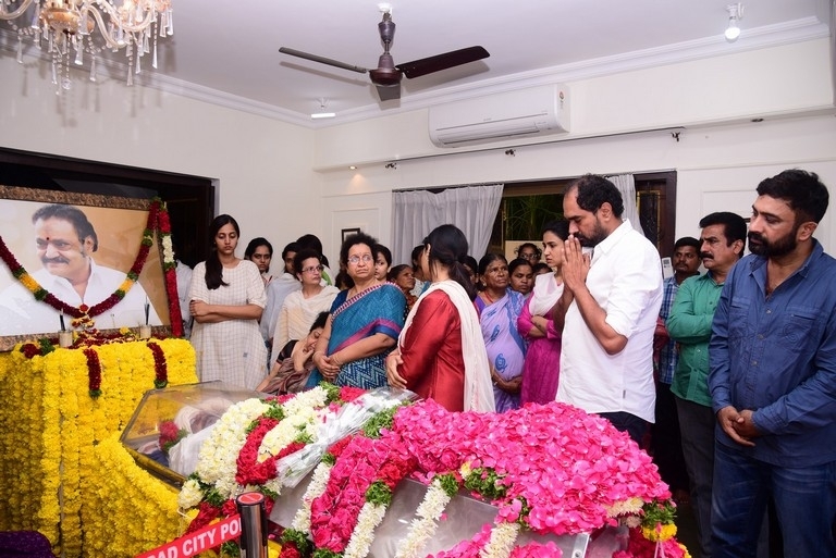 Celebrities Pay Homage To Nandamuri Harikrishna Set 3 - 19 / 39 photos