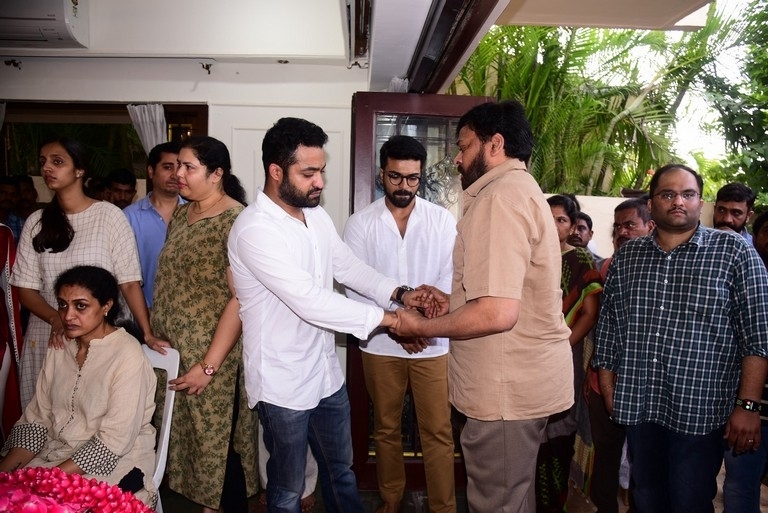 Celebrities Pay Homage To Nandamuri Harikrishna Set 4 - 23 / 37 photos