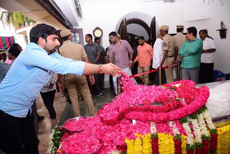 Celebrities Pay Homage To Nandamuri Harikrishna Set 4 - 24 / 37 photos