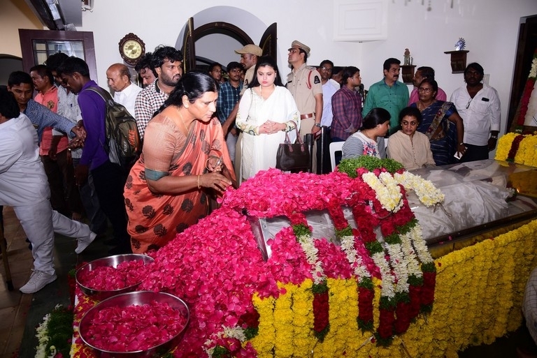 Celebrities Pay Homage To Nandamuri Harikrishna Set 4 - 29 / 37 photos